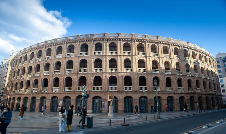 l'extérieur des arènes 