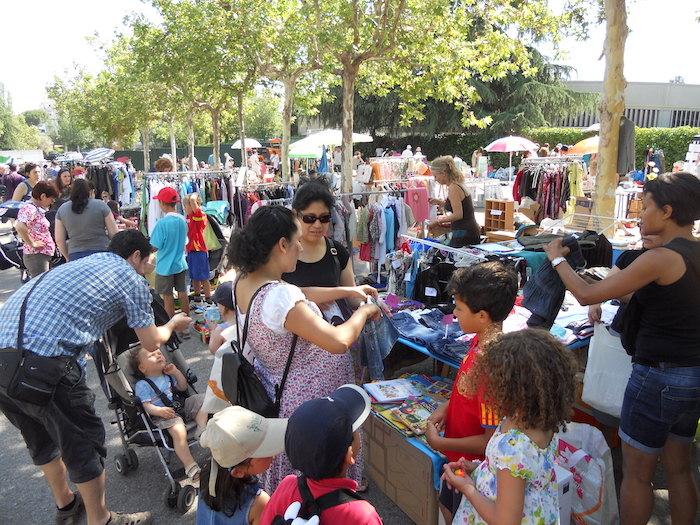 le vide grenier avec les stands