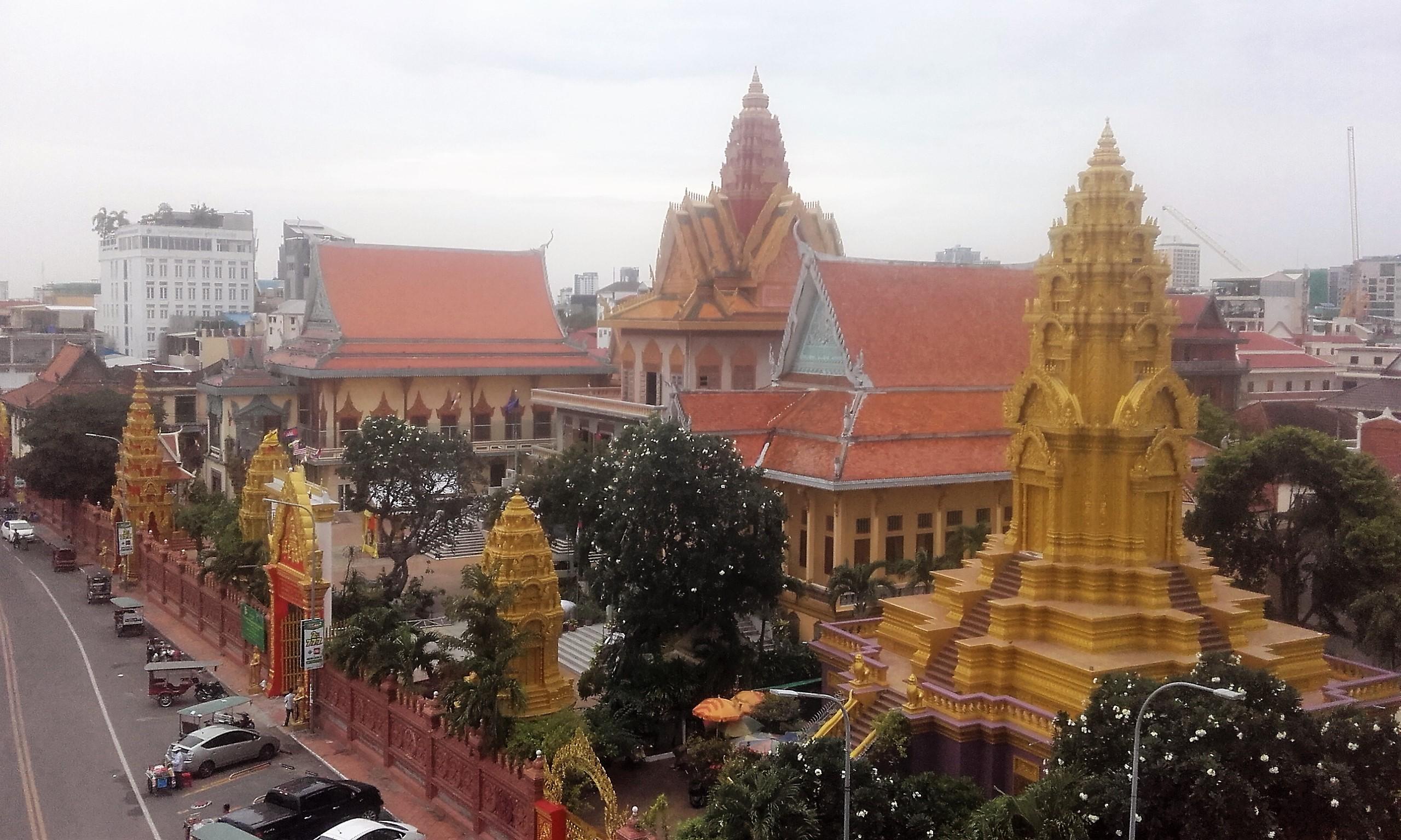 Vue sur Wat Ounalom depuis le Moon