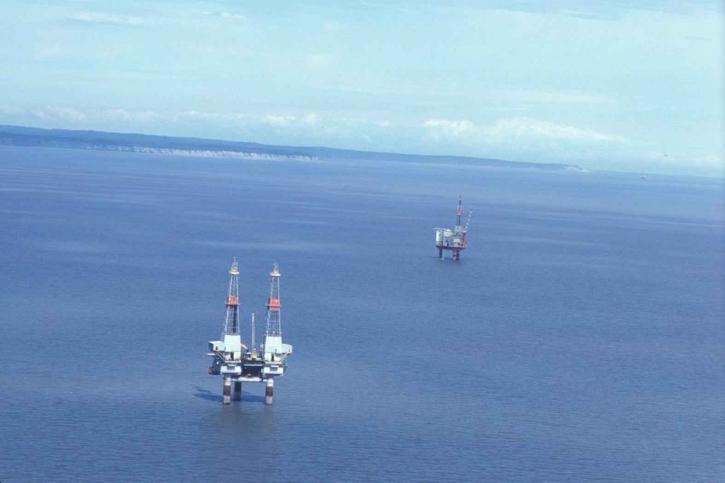 oil-drilling-platform-725x483