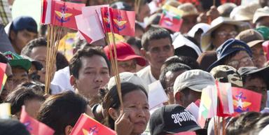 Importante manifestation de soutien à l’armée birmane