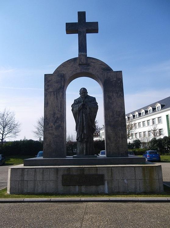 statue Jean-Paul II à Ploërmel