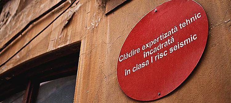 Blocurile-cu-bulină-roşie-rămân-un-pericol-la-cutremur