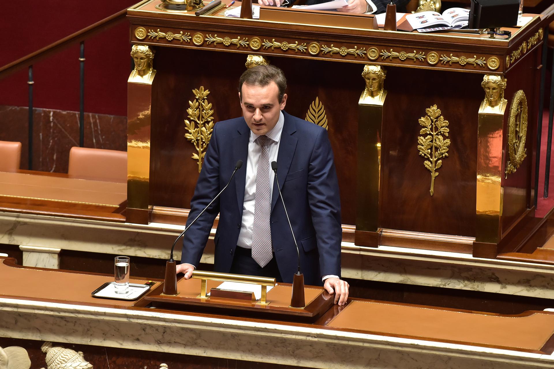 Très présent dans la circonscription, le député peut compter sur l’aide de ses collaborateurs, Mickaël Levy, Margot Provot, Salvatore Berger et sa suppléante Laure Philippon Maillard,pour traiter une cinquantaine de questions chaque jour.