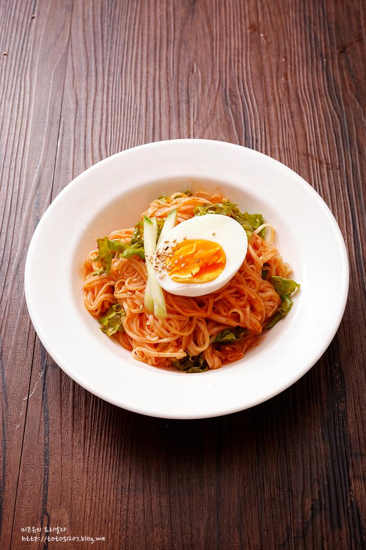 recette bibimguksu kimchi légumes oeufs plat coréen cuisine séoul coréenne viande sauce soja