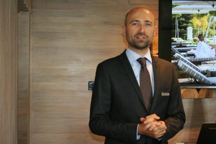 franck deroche, v.i.e, v.i.a, emploi, expat, afrique du sud, joburg, pretoria, ambassade, tourisme, carrière, jeune, professionnel