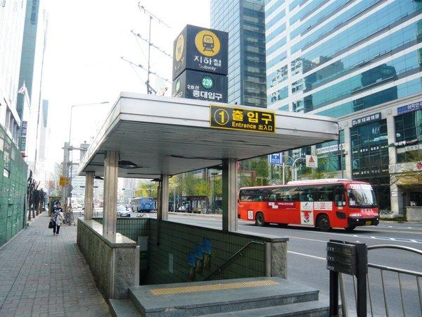 Caméras cachées, station Hongdae