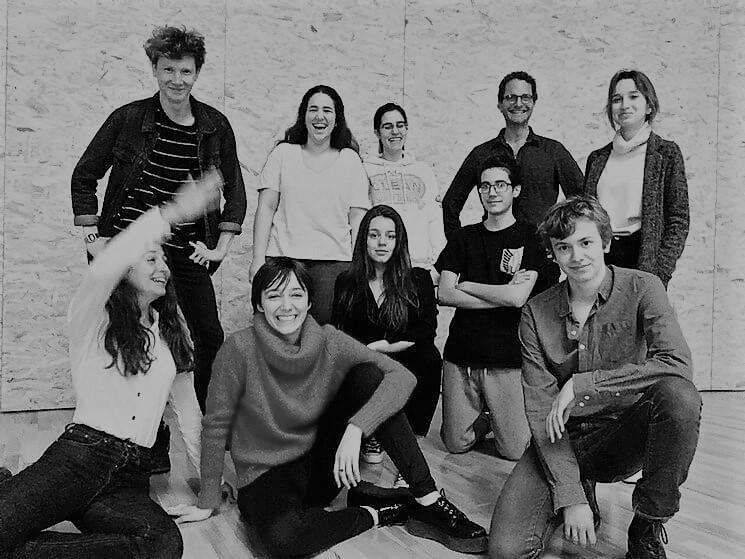 la troupe de la piece en colere