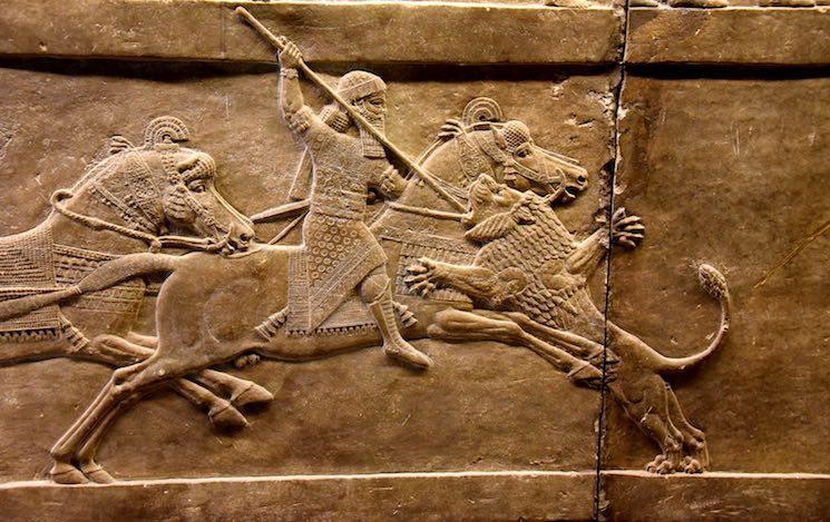 An Age of Luxury: the Assyrians to Alexander Roi Ashurbanipalsur son cheval. Alabaster bas-relief de Nineveh - 645-635 BCE au British Museum