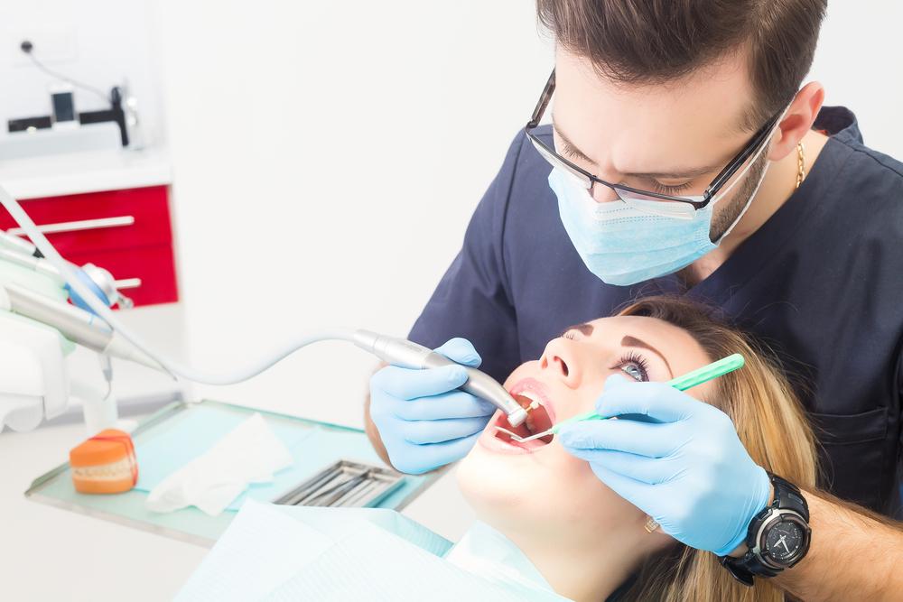 Dubai-dentistes-accusés-interventions-et-soins-non-justifiés