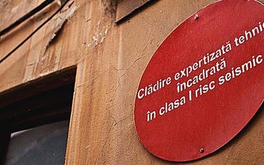 Blocurile-cu-bulină-roşie-rămân-un-pericol-la-cutremur