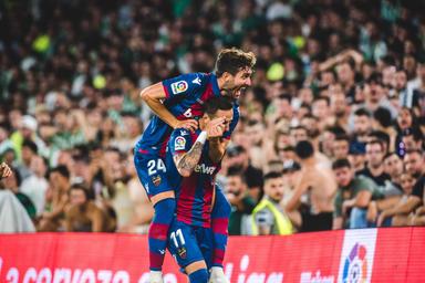 Morales du Levante de Valencia a signé une rencontre exceptionnelle à Seville