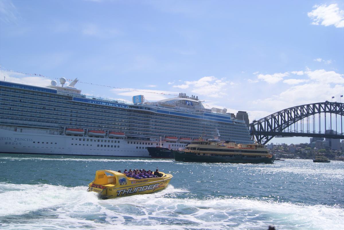 Si vous vous êtes baladés près du port de Sydney le week-end dernier vous avez sans doute dû apercevoir le Majestic Princess, un impressionnant paquebot australien.