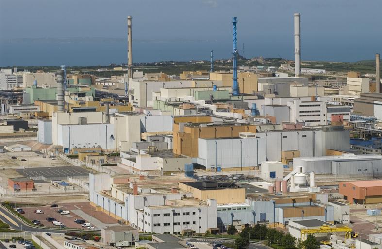 Le 14 septembre, un navire de deux tonnes de combustibles nucléaires irradiés australiens est arrivé à Cherbourg (Manche)