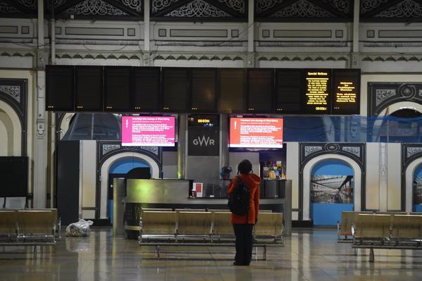 Paddington - train - retards