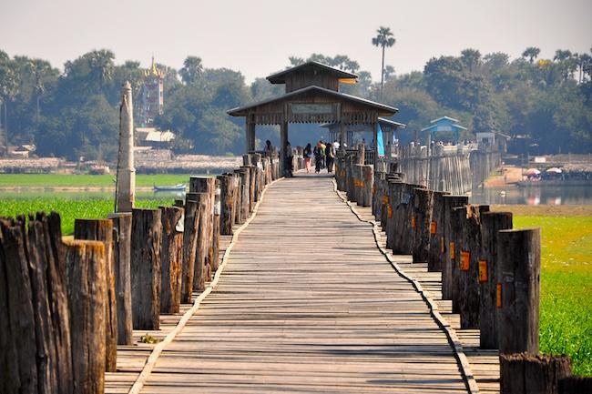 Au-delà du U Bein Bridge, linquiétante pollution du lac Taungthaman en Birmanie