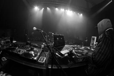 concert_scene_dj_music_rap_hip_hop_scenequipmente_technic-1234280.jpgd-ConvertImage