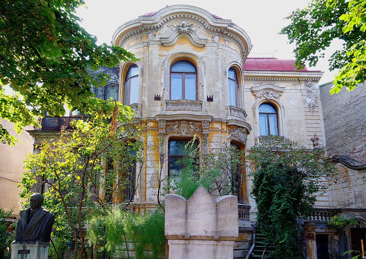 1280px-Casa_Macca_-_Institutul_de_Arheologie_"Vasile_Pârvan"_(2)