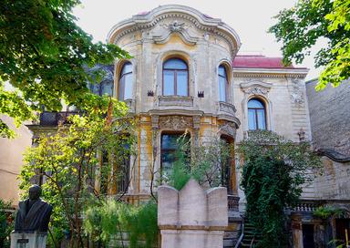 1280px-Casa_Macca_-_Institutul_de_Arheologie_"Vasile_Pârvan"_(2)
