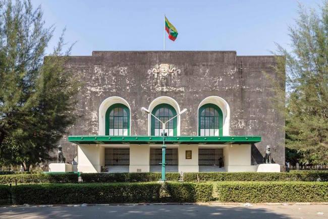 L’université de Yangon pourrait remplacer ses absents en Birmanie