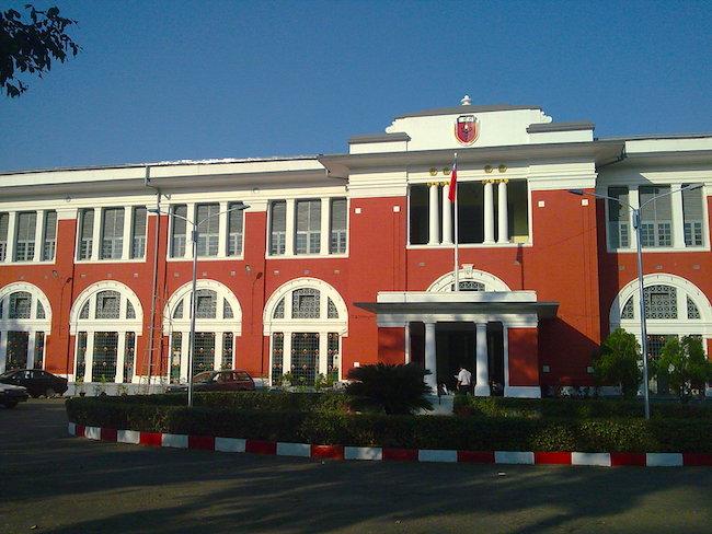 Plus d'étudiants pour les universités en médecine en Birmanie