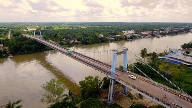 Un pont s'effondre en Birmanie
