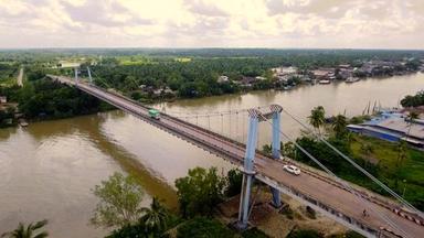 Un pont s'effondre en Birmanie