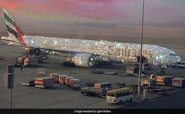 Dubai-Emirates-image-virale-avion-diamants-artiste