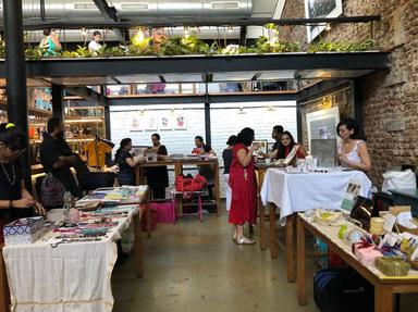 Little Christmas market Bombay accueil