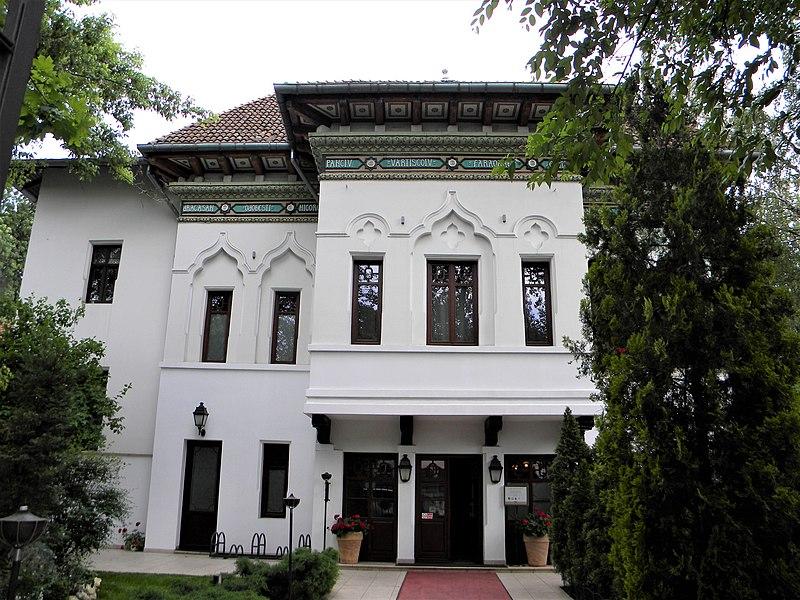 800px-Bucuresti,_Romania._CASA_DOINA_sau_RESTAURANTUL_DOINA_(Bufetul_de_la_Sosea);_(B-II-m-A-18986)_(vedere_de_ansamblu)