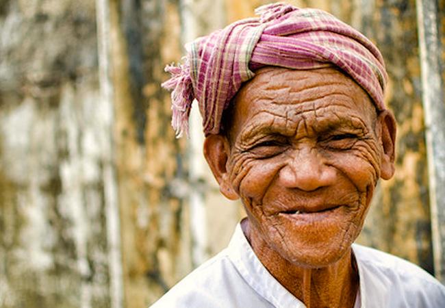 Les services sociaux birmans peu accessibles aux personnes âgées en Birmanie