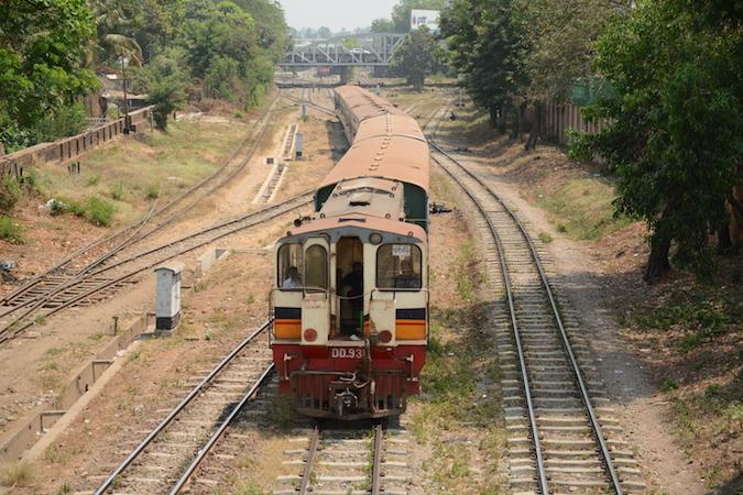 Un coup de jeune pour le train circulaire de Yangon en Birmanie