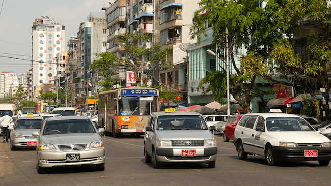 Le code de la route peu suivi à Yangon