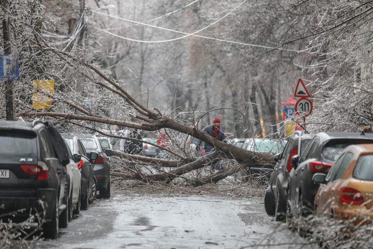 pluie-verglaçante-bucarest-dégâts