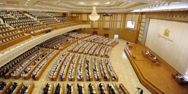 La Tatmadaw s'oppose au NLD en Birmanie