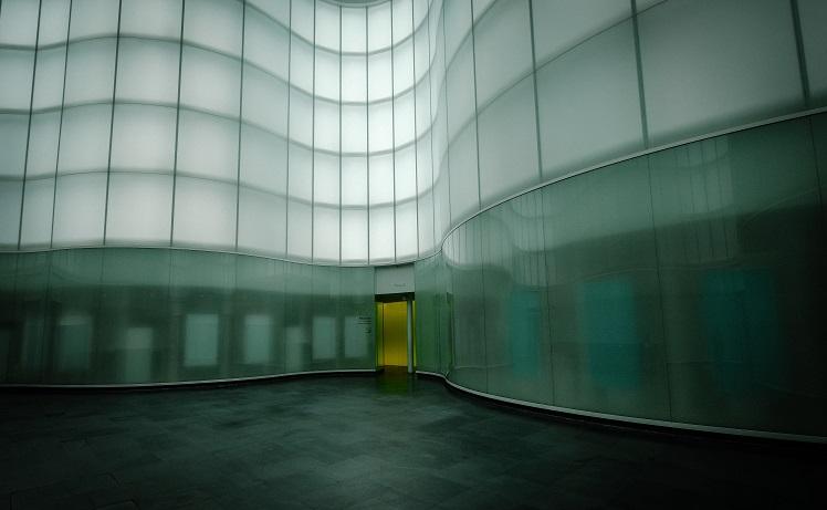 MUDEC ghost-presenter-780418-unsplash