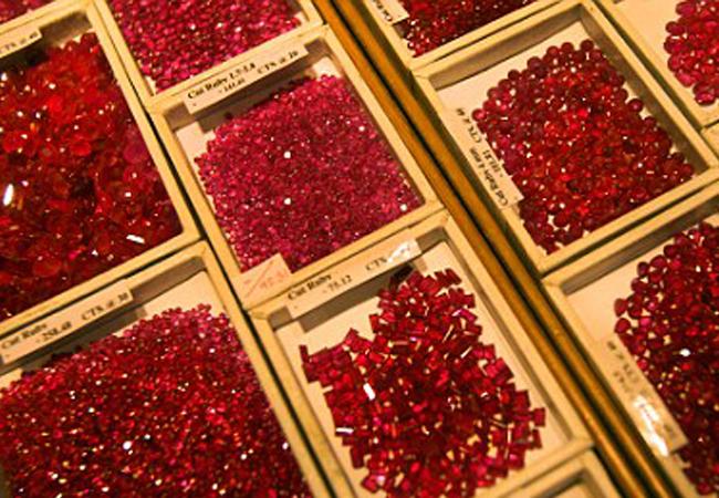 Nouvelle foire internationale de pierres précieuses à Mandalay