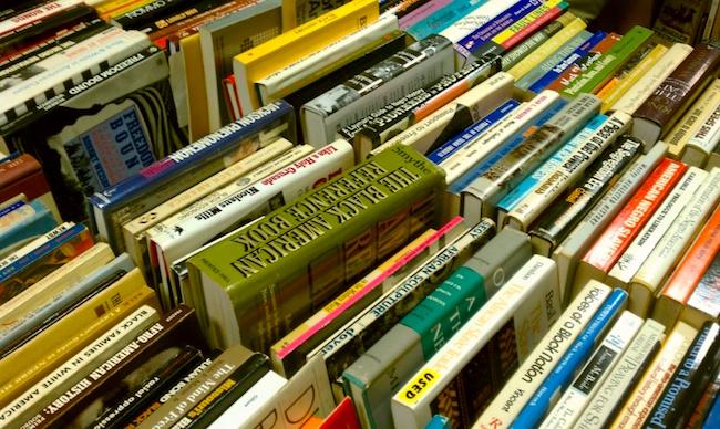 Un salon du livre pour ceux qui ont une faim de loup de lecture en Birmanie