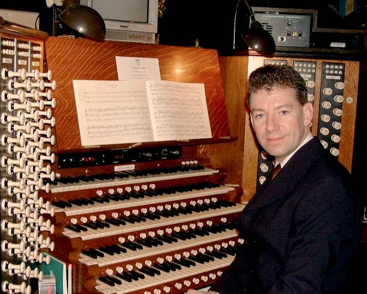 Dubai-EAU-visite-pape-François-organiste-Paul-Griffiths