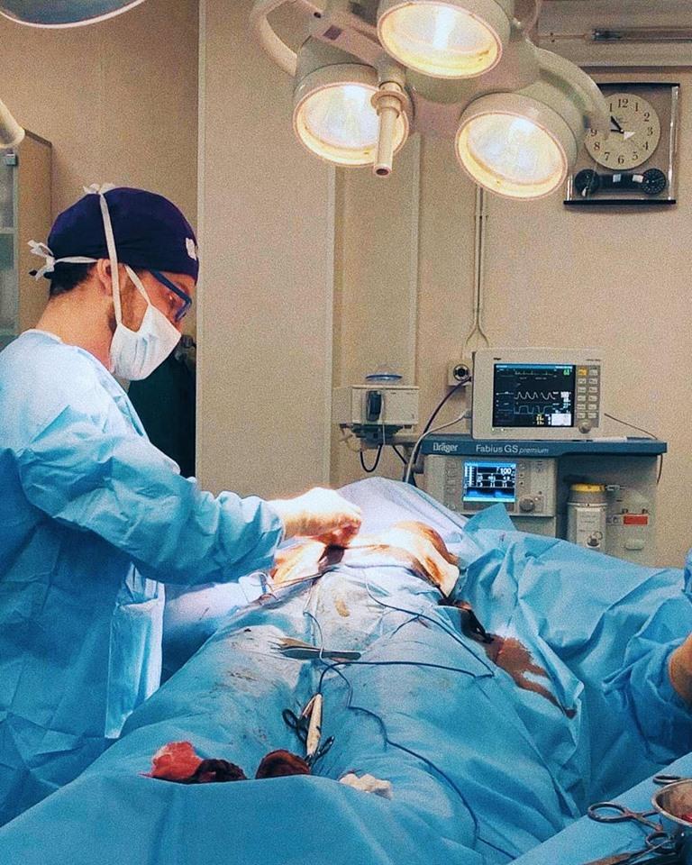 imposteur chirurgien italien Dr. Matthew Mode roumanie