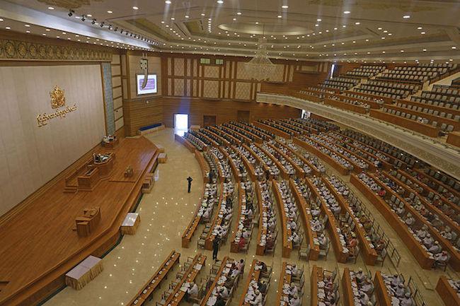 Le Parlement du Rakhine rejette une motion de l'armée en Birmanie