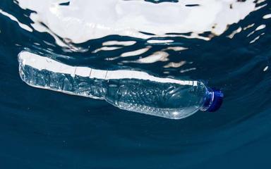 dechets-plastique-mediterranee-recycles-vetements-309h