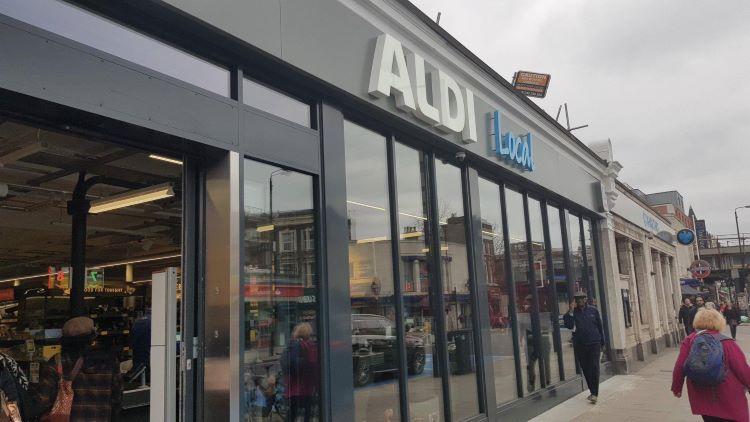 aldi développe un nouveau concept magasin local Londres supermaché alimentaire ville