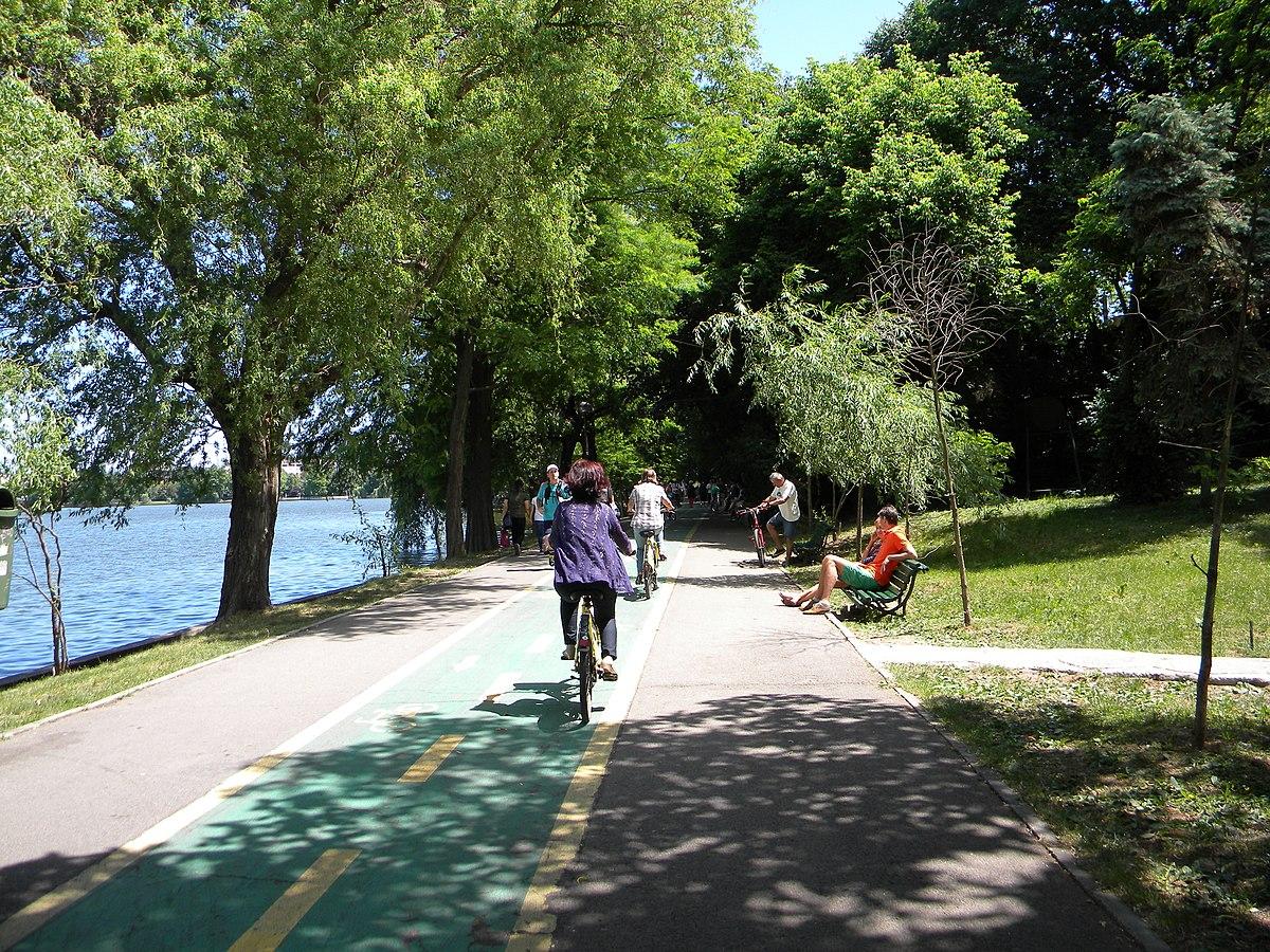 Bucuresti,_Romania._PARCUL_HERASTRAU._Acum_Parcul_Regele_Mihai_I._O_frumoasa_zi_de_repaus._(B-II-a-A-18802)