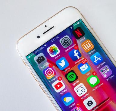 Facebook Royaume-Uni Comptes supprimés Manipulation Politique