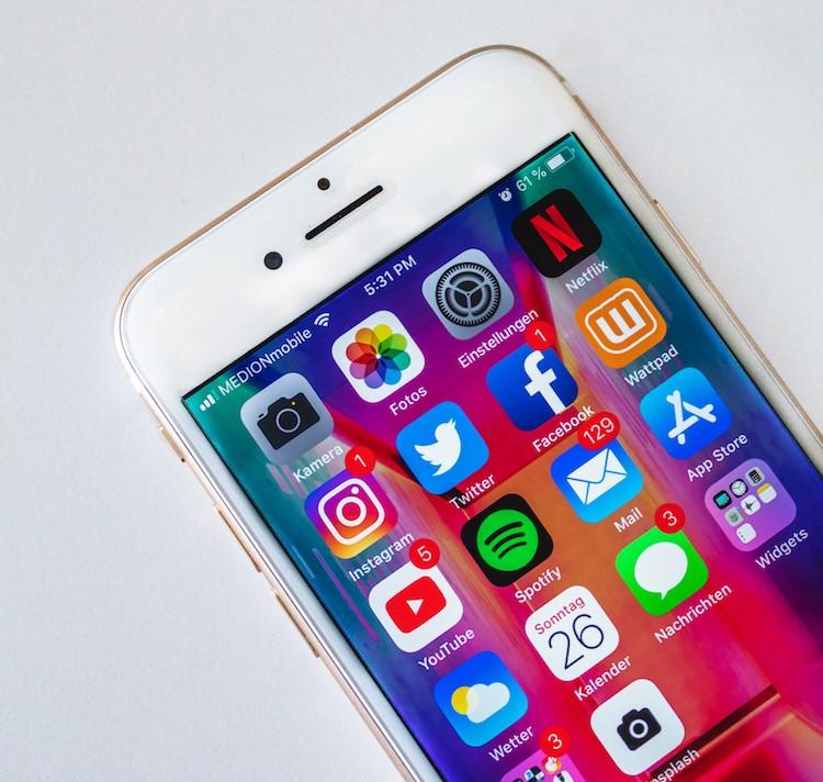 Facebook Royaume-Uni Comptes supprimés Manipulation Politique