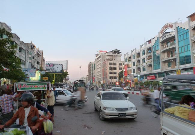 Mandalay revoit sa politique de stationnement en Birmanie