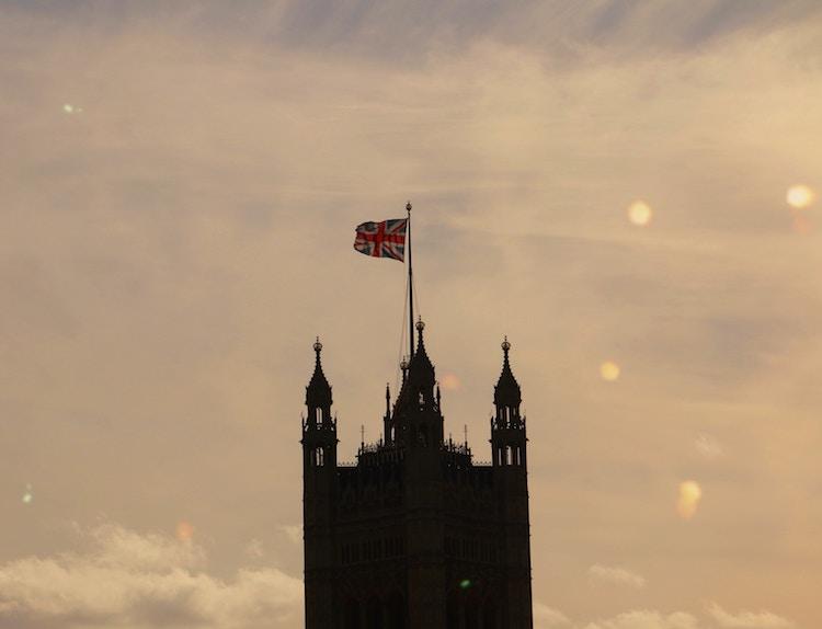 report du Brexit vote Theresa May accord UE députés britanniques Royaume-Uni Parlement