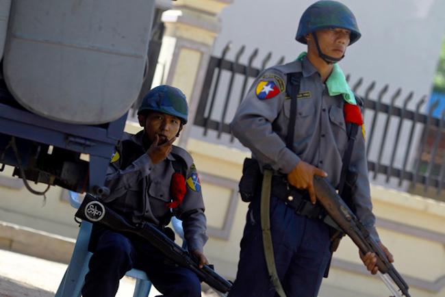 Retrait de la police dans certaines zones du Rakhine en Birmanie