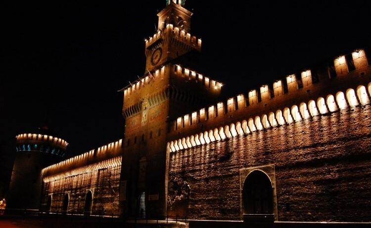 castello sforzesco milan nuit